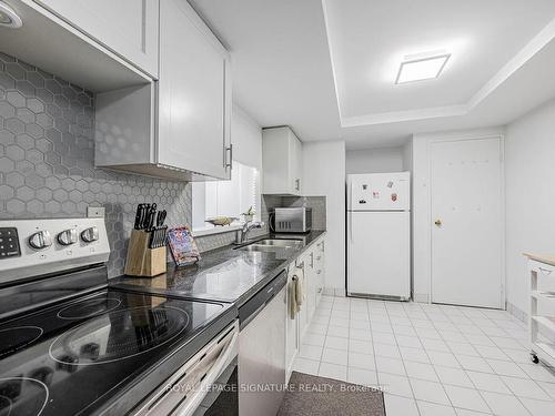 907-5785 Yonge St, Toronto, ON - Indoor Photo Showing Kitchen With Double Sink