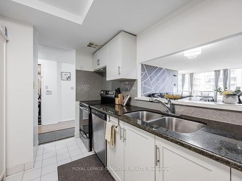 907-5785 Yonge St, Toronto, ON - Indoor Photo Showing Kitchen With Double Sink With Upgraded Kitchen