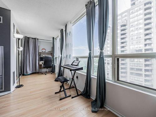 907-5785 Yonge St, Toronto, ON - Indoor