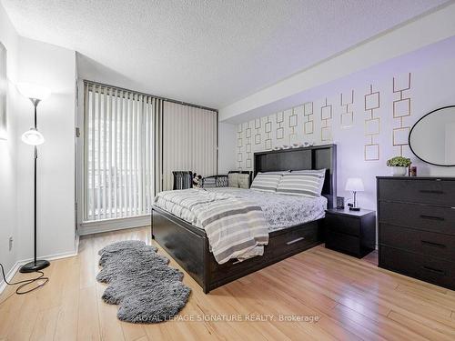 907-5785 Yonge St, Toronto, ON - Indoor Photo Showing Bedroom