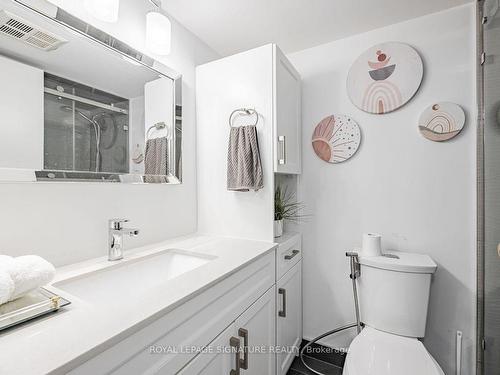 907-5785 Yonge St, Toronto, ON - Indoor Photo Showing Bathroom