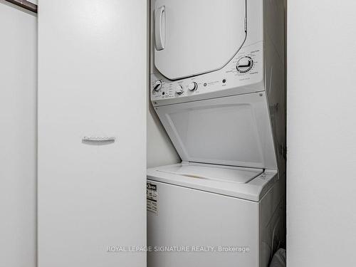 907-5785 Yonge St, Toronto, ON - Indoor Photo Showing Laundry Room