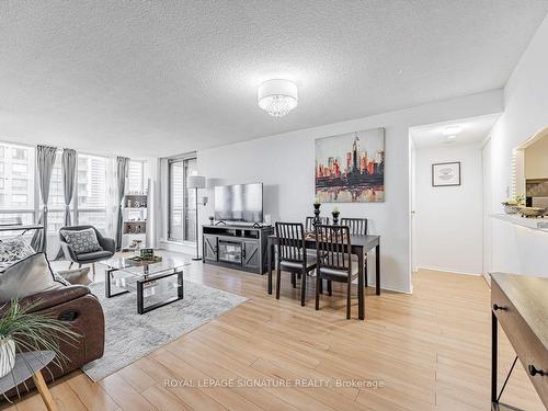 907-5785 Yonge St, Toronto, ON - Indoor Photo Showing Other Room