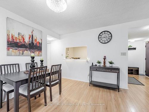 907-5785 Yonge St, Toronto, ON - Indoor Photo Showing Dining Room