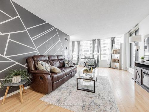 907-5785 Yonge St, Toronto, ON - Indoor Photo Showing Living Room