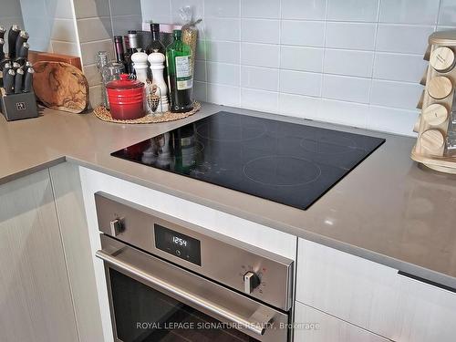 1015-2489 Taunton Rd, Oakville, ON - Indoor Photo Showing Kitchen