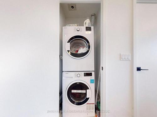 1015-2489 Taunton Rd, Oakville, ON - Indoor Photo Showing Laundry Room