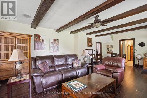 255 Delacourt Road, London, ON - Indoor Photo Showing Living Room