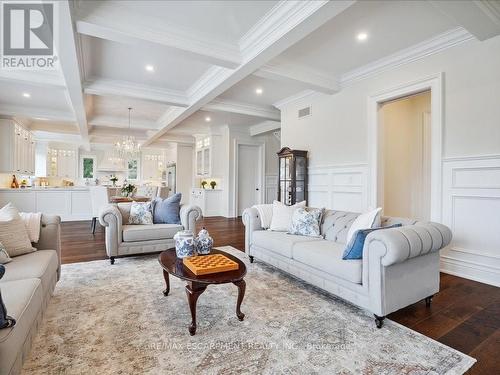 861 Kirkwall Road, Hamilton, ON - Indoor Photo Showing Living Room