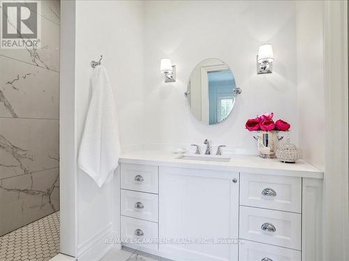 861 Kirkwall Road, Hamilton, ON - Indoor Photo Showing Bathroom