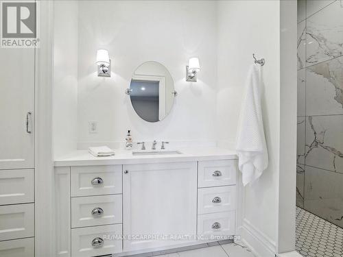 861 Kirkwall Road, Hamilton, ON - Indoor Photo Showing Bathroom