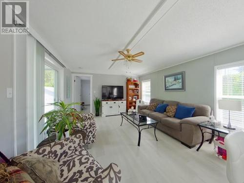 227-7575 Duncan Street, Powell River, BC - Indoor Photo Showing Living Room