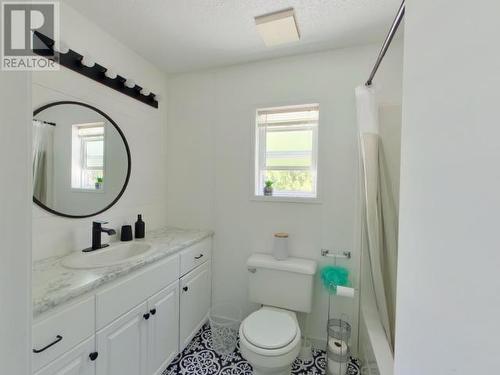 227-7575 Duncan Street, Powell River, BC - Indoor Photo Showing Bathroom