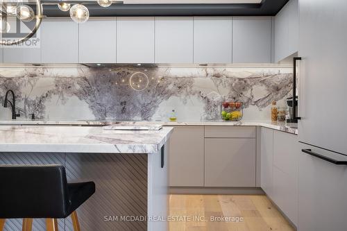 304 - 5444 Yonge Street, Toronto (Willowdale West), ON - Indoor Photo Showing Kitchen