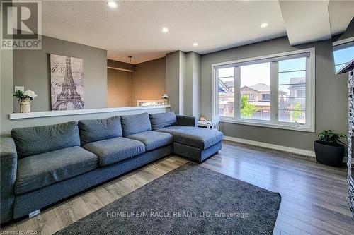 52 Crafter Crescent, Hamilton (Stoney Creek Mountain), ON - Indoor Photo Showing Living Room