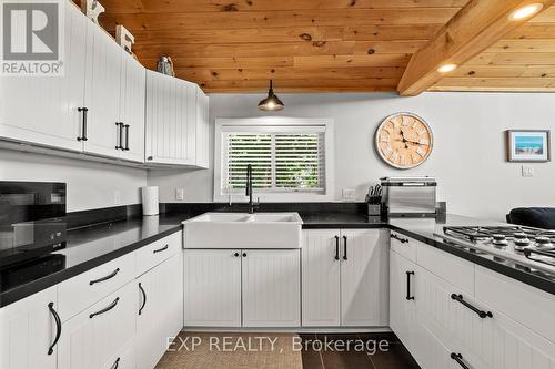 104 Fulsom Crescent, Kawartha Lakes, ON - Indoor Photo Showing Kitchen With Double Sink