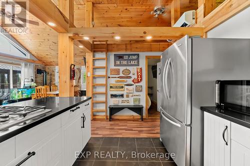 104 Fulsom Crescent, Kawartha Lakes, ON - Indoor Photo Showing Kitchen