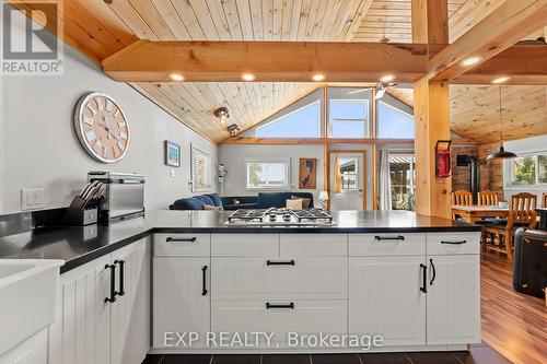 104 Fulsom Crescent, Kawartha Lakes, ON - Indoor Photo Showing Kitchen