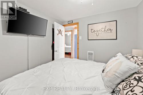 104 Fulsom Crescent, Kawartha Lakes, ON - Indoor Photo Showing Bedroom