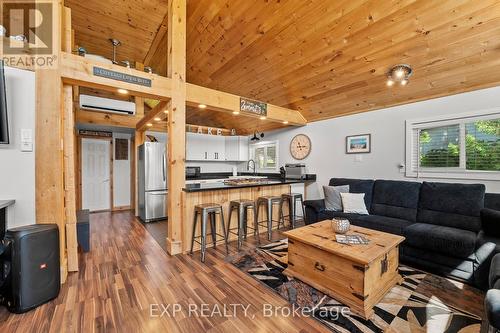 104 Fulsom Crescent, Kawartha Lakes, ON - Indoor Photo Showing Living Room