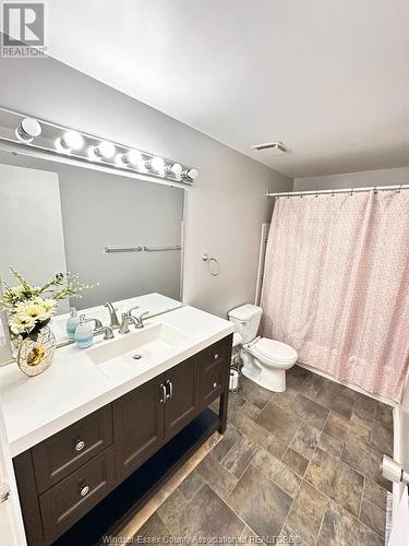 2994 Meadowbrook Lane Unit# 2, Windsor, ON - Indoor Photo Showing Bathroom