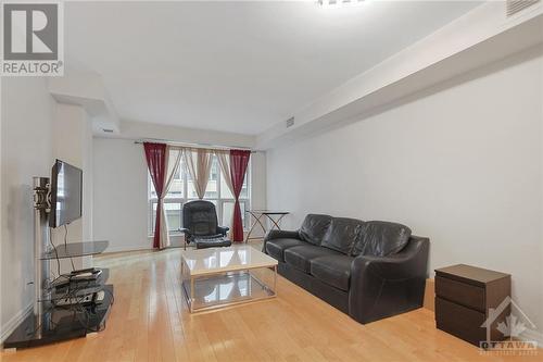 242 Rideau Street Unit#506, Ottawa, ON - Indoor Photo Showing Living Room