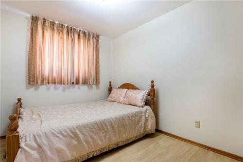 940 Stone Church Road E, Hamilton, ON - Indoor Photo Showing Bedroom