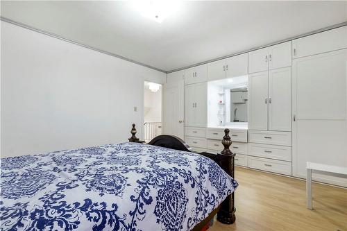 940 Stone Church Road E, Hamilton, ON - Indoor Photo Showing Bedroom