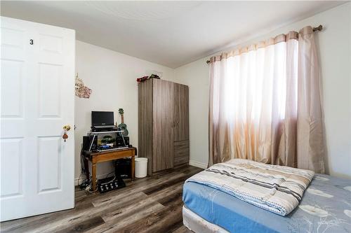 940 Stone Church Road E, Hamilton, ON - Indoor Photo Showing Bedroom