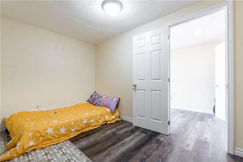 940 Stone Church Road E, Hamilton, ON - Indoor Photo Showing Bedroom