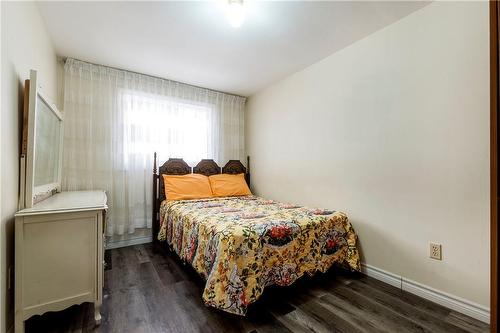 940 Stone Church Road E, Hamilton, ON - Indoor Photo Showing Bedroom