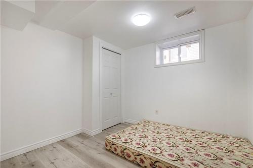 940 Stone Church Road E, Hamilton, ON - Indoor Photo Showing Bedroom