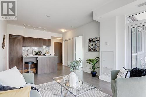 1510 - 501 St Clair Avenue W, Toronto (Casa Loma), ON - Indoor Photo Showing Living Room