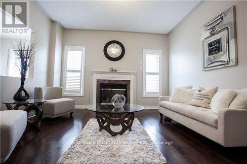 937 Best Circle W, Newmarket, ON - Indoor Photo Showing Living Room With Fireplace