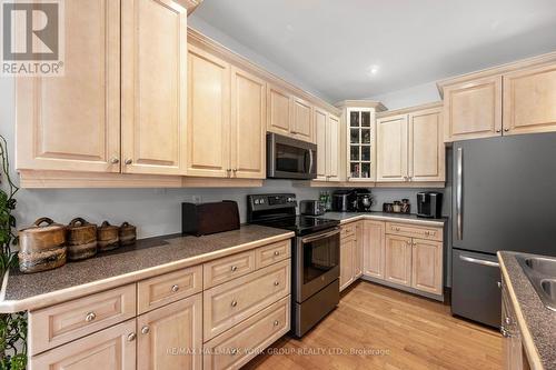 109 Woodbury Crescent, Newmarket (Summerhill Estates), ON - Indoor Photo Showing Kitchen With Double Sink