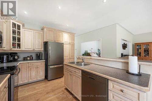 109 Woodbury Crescent, Newmarket (Summerhill Estates), ON - Indoor Photo Showing Kitchen With Double Sink