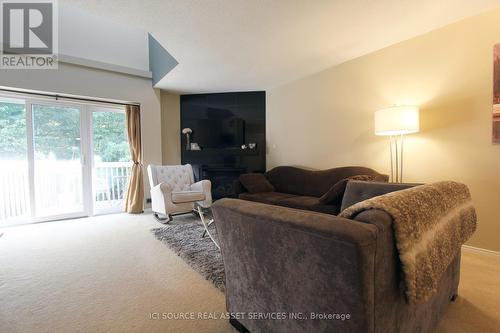 246 - 2075 Walker'S Line, Burlington, ON - Indoor Photo Showing Living Room