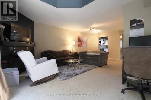 246 - 2075 Walker'S Line, Burlington, ON - Indoor Photo Showing Living Room