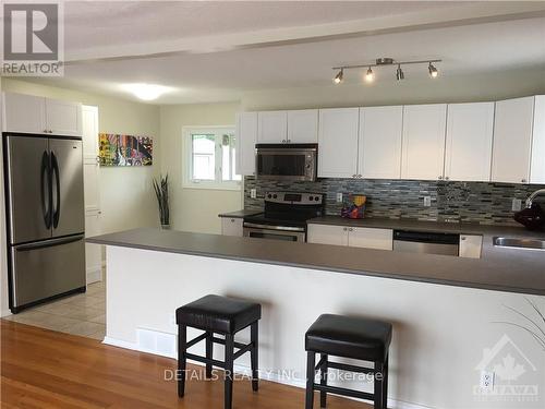 970 Shamir Avenue, Ottawa, ON - Indoor Photo Showing Kitchen