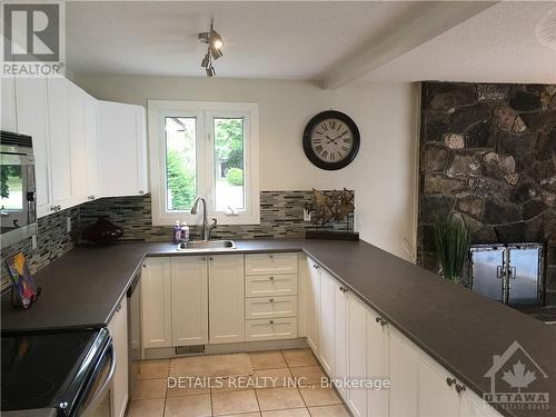 970 Shamir Avenue, Ottawa, ON - Indoor Photo Showing Kitchen