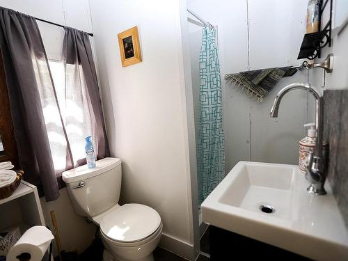 217 Sunshine Valley Road, Clearwater, BC - Indoor Photo Showing Bathroom