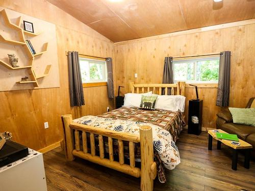 217 Sunshine Valley Road, Clearwater, BC - Indoor Photo Showing Bedroom