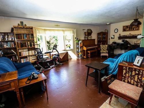 217 Sunshine Valley Road, Clearwater, BC - Indoor Photo Showing Living Room