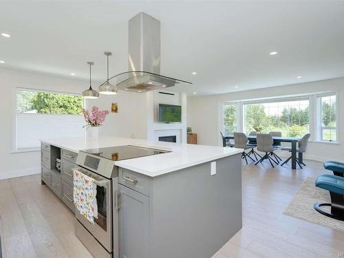 1105 Donwood Dr, Saanich, BC 