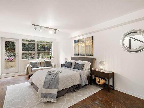 8-821 Tyee Rd, Victoria, BC - Indoor Photo Showing Bedroom