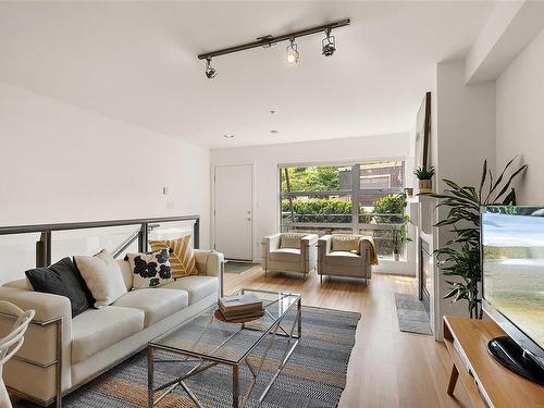 8-821 Tyee Rd, Victoria, BC - Indoor Photo Showing Living Room