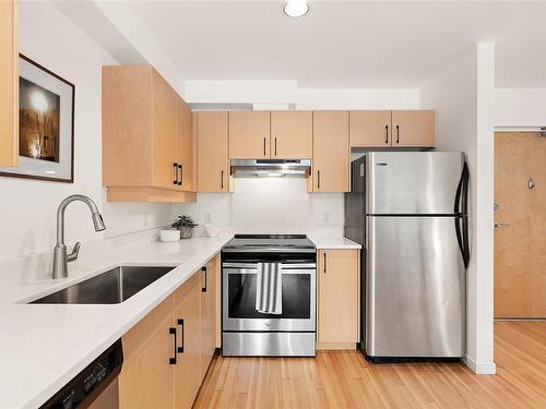 8-821 Tyee Rd, Victoria, BC - Indoor Photo Showing Kitchen With Upgraded Kitchen