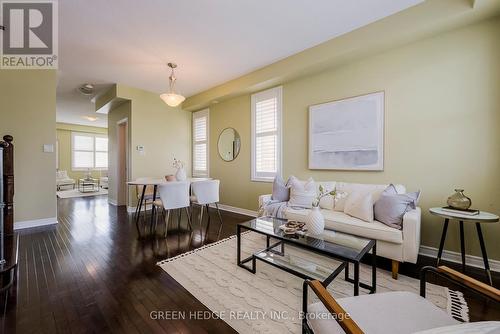 17 Ivy Stone Court, Markham (Cornell), ON - Indoor Photo Showing Living Room