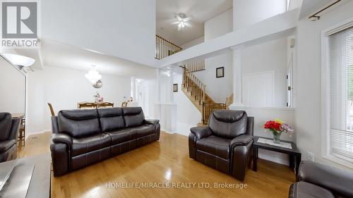 11 Badger Avenue, Brampton (Sandringham-Wellington), ON - Indoor Photo Showing Living Room