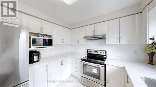 11 Badger Avenue, Brampton (Sandringham-Wellington), ON - Indoor Photo Showing Kitchen